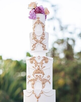 Wedding & Custom Cakes