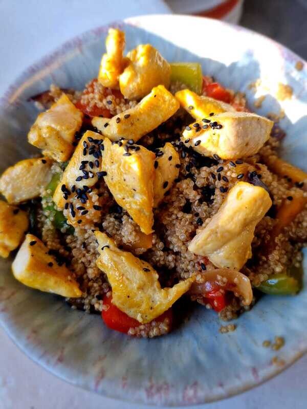 Wok de légumes, poulet et quinoa
