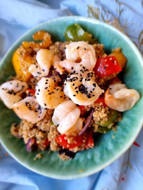 Wok de légumes, crevettes et quinoa