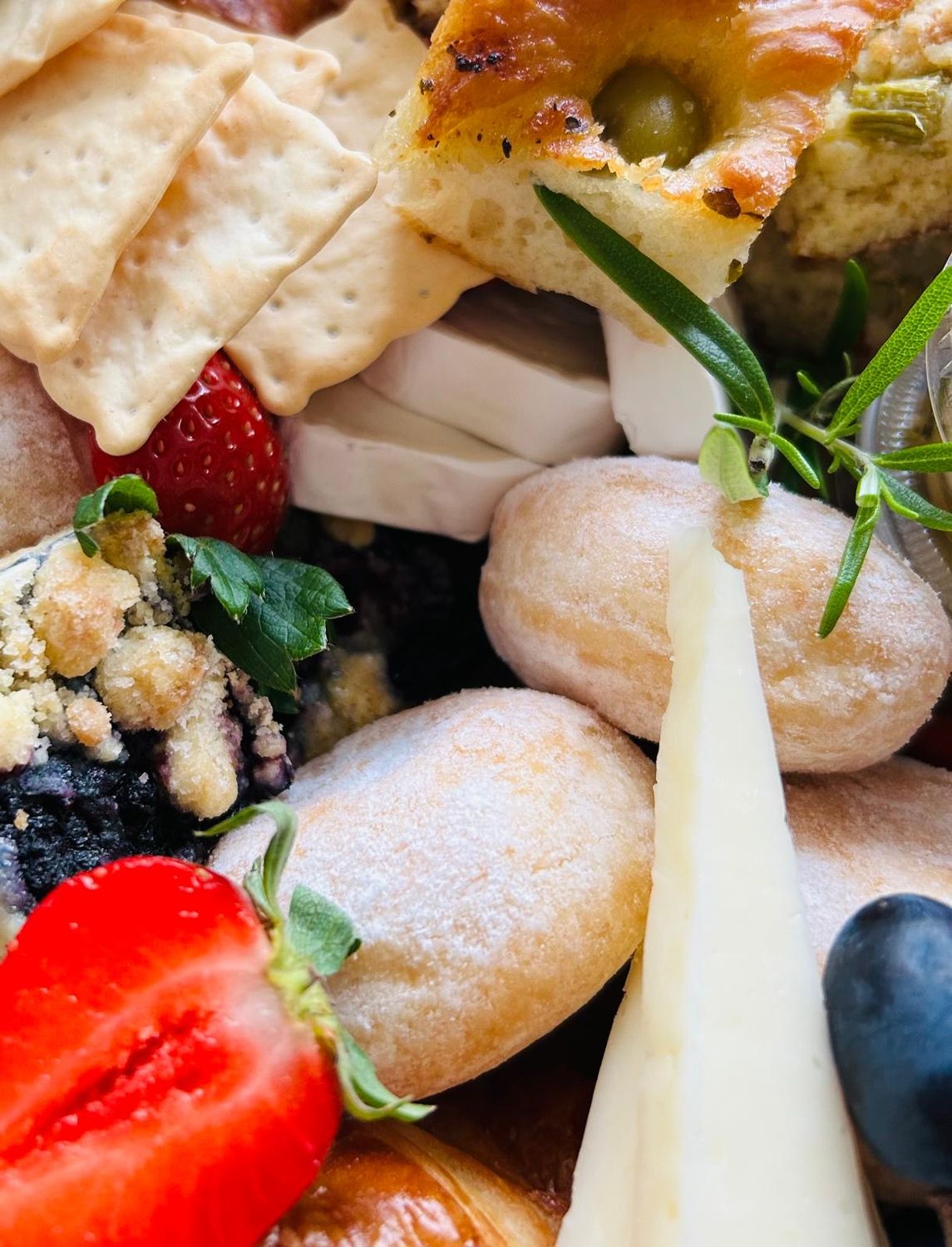 Pieni Brunch Box Pikku-Pietarin Torikujan kahvilassa nautittuna (sis. kahvit ja mehut)