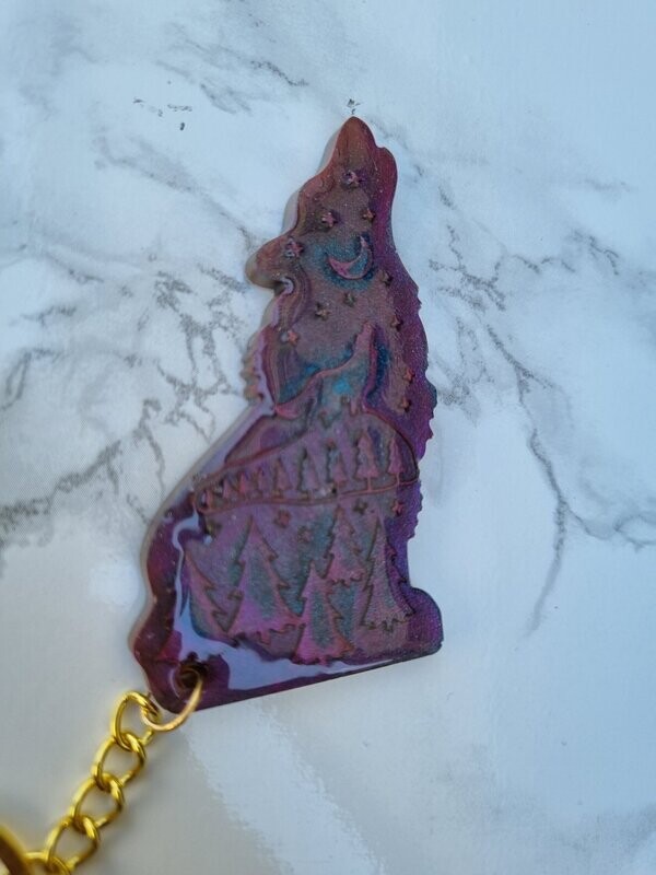 Porte clé Loup hurlant violet