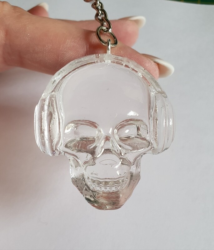 Porte clé crâne transparent lumineux