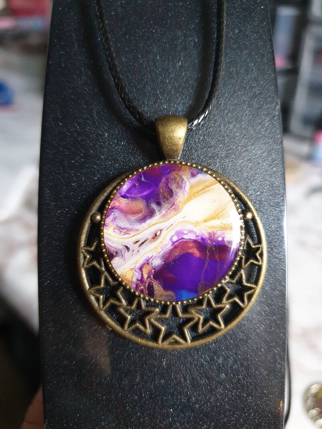 Collier bronze étoiles décor violet