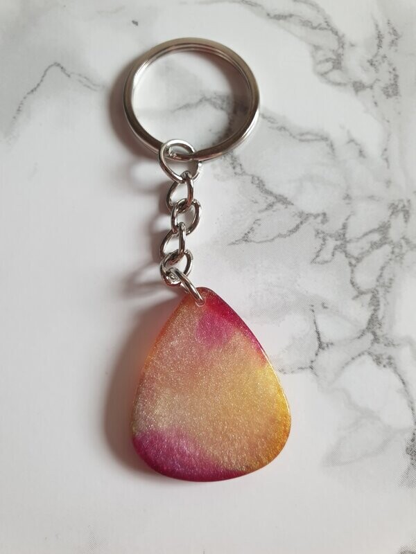 Porte clé médiator jaune et rose goutte