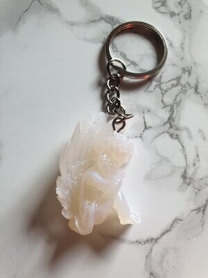 Porte clé Ange assis blanc nacré