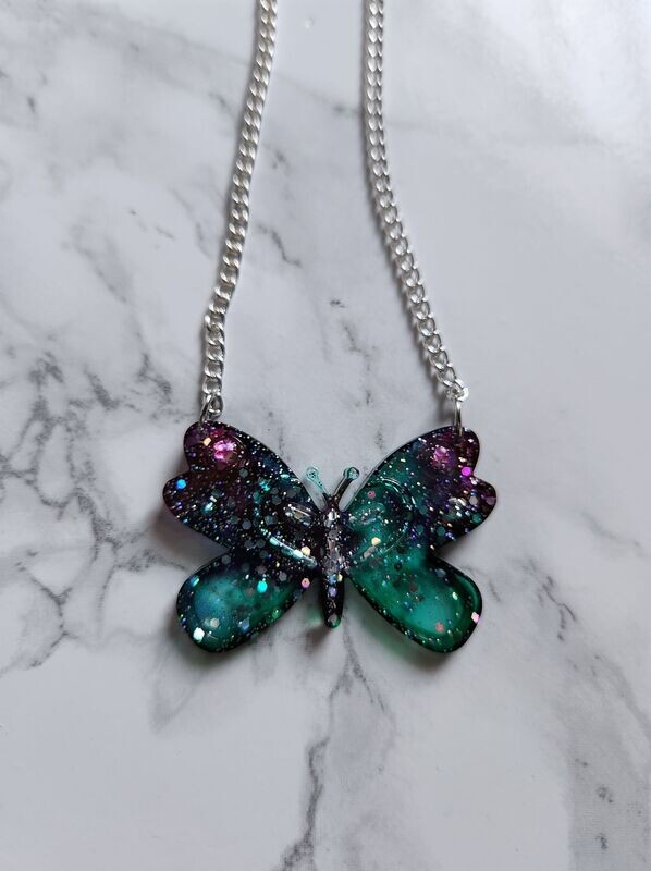 Collier papillon rose turquoise à paillettes holographiques