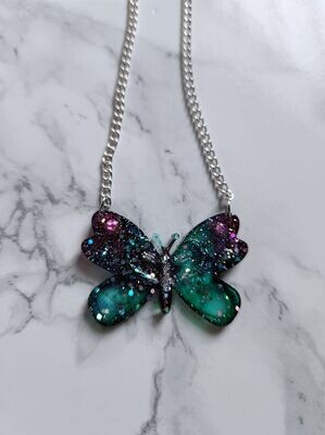 Collier papillon rose turquoise à paillettes holographiques