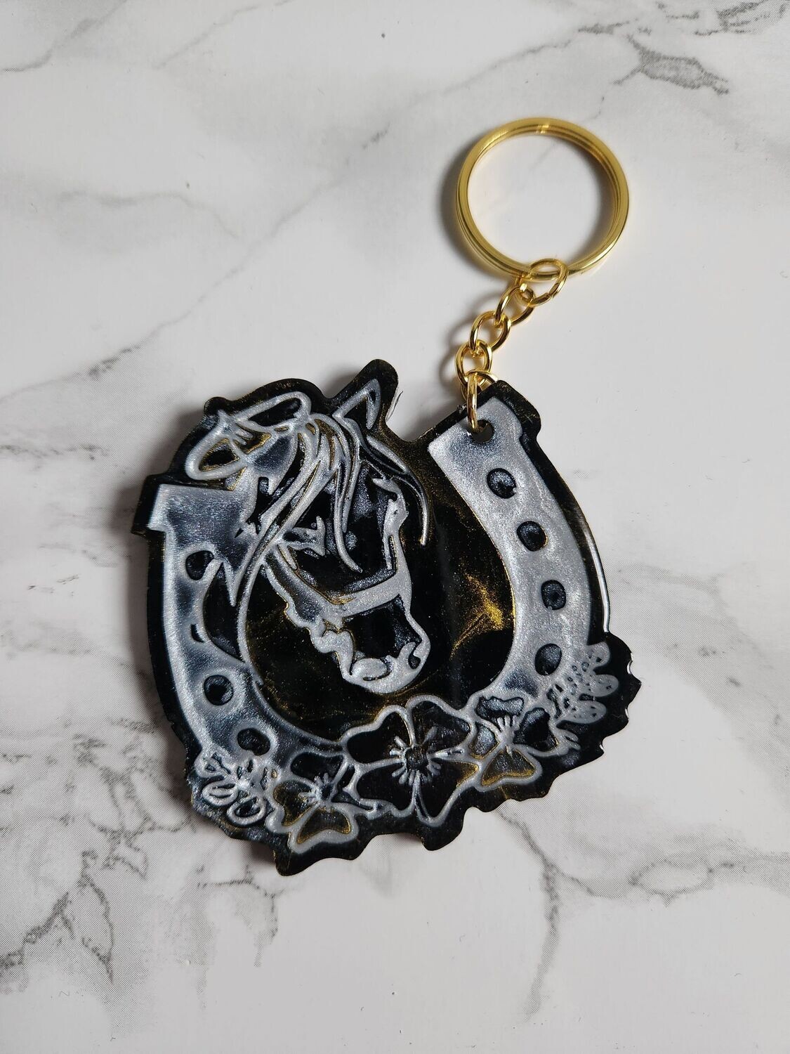 Porte clé Fer à cheval marbré noir et or