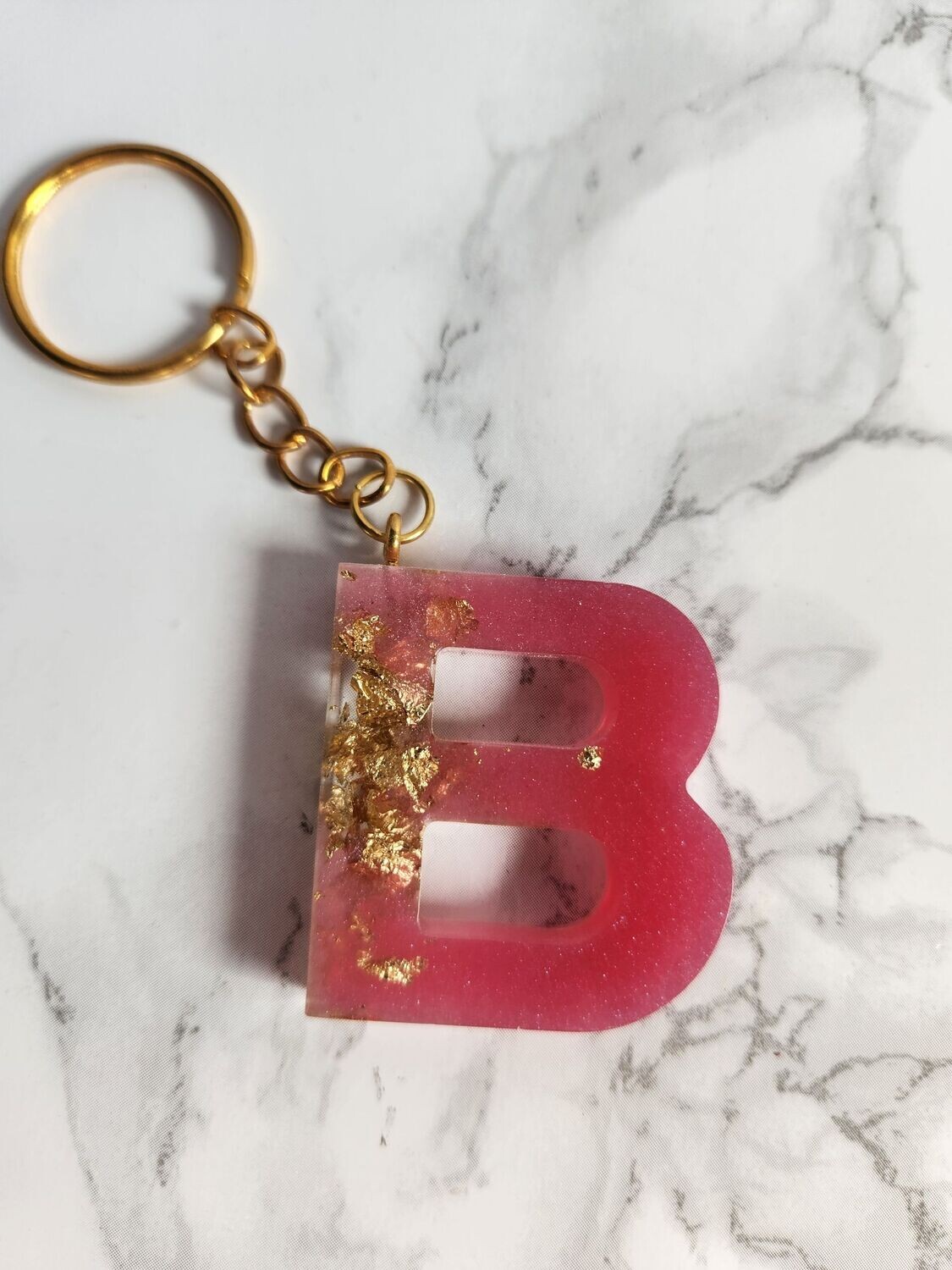 B rose et feuilles d'or
