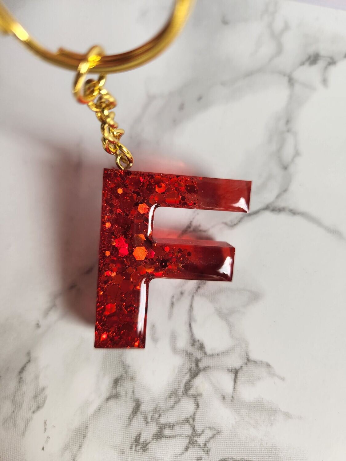 F rouge pailleté