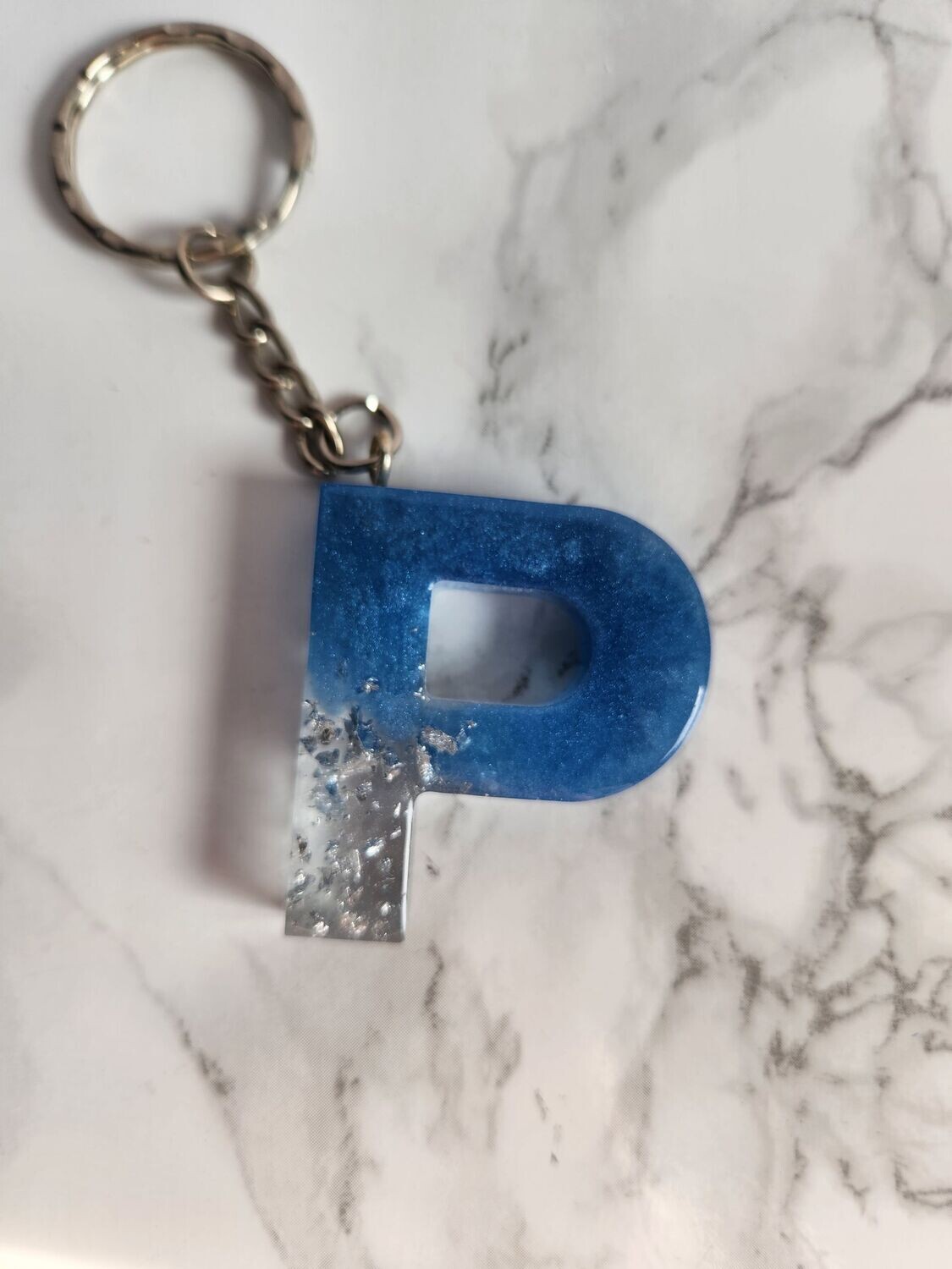 P bleu feuilles d'argent