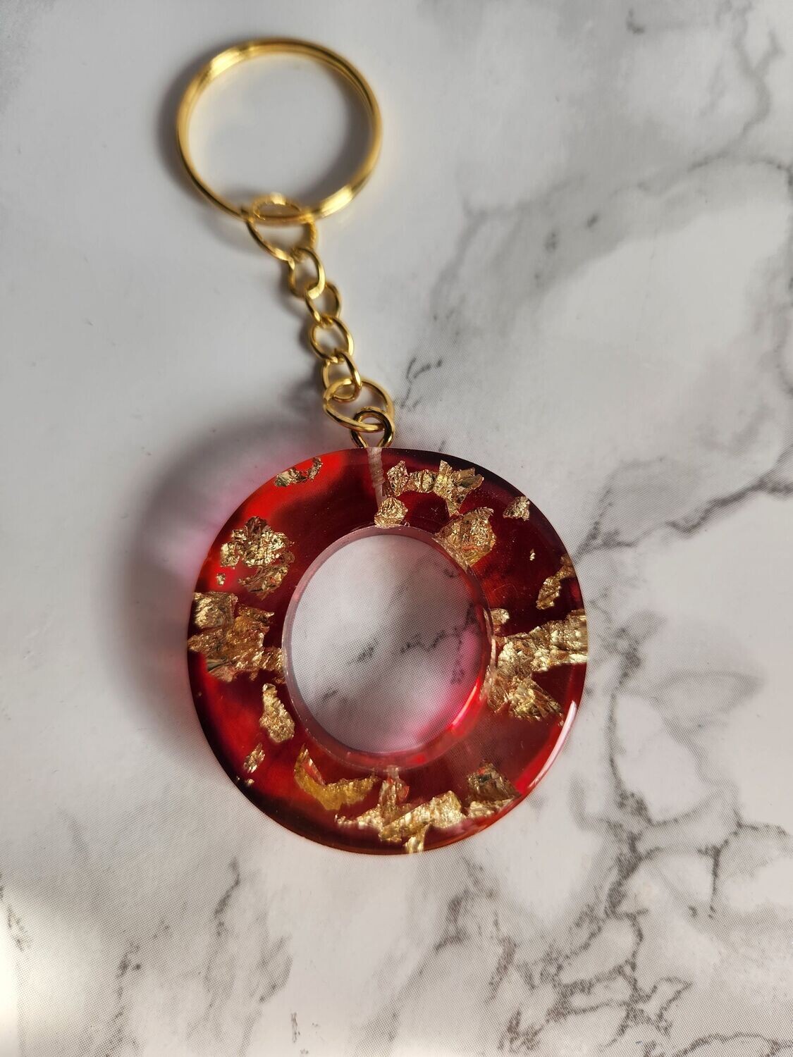 O rouge foncé feuilles d'or