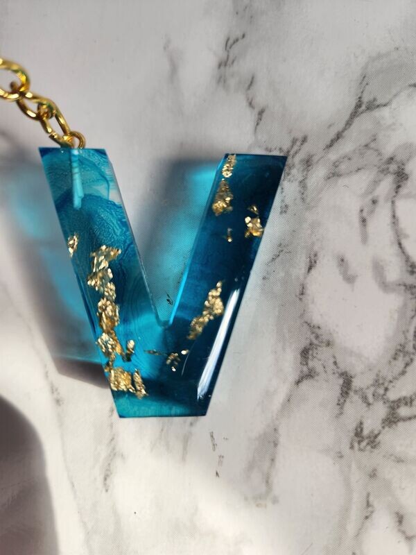 V bleu lagon feuilles d'or