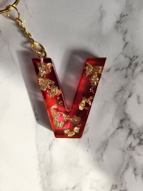 V rouge foncé feuilles d'or