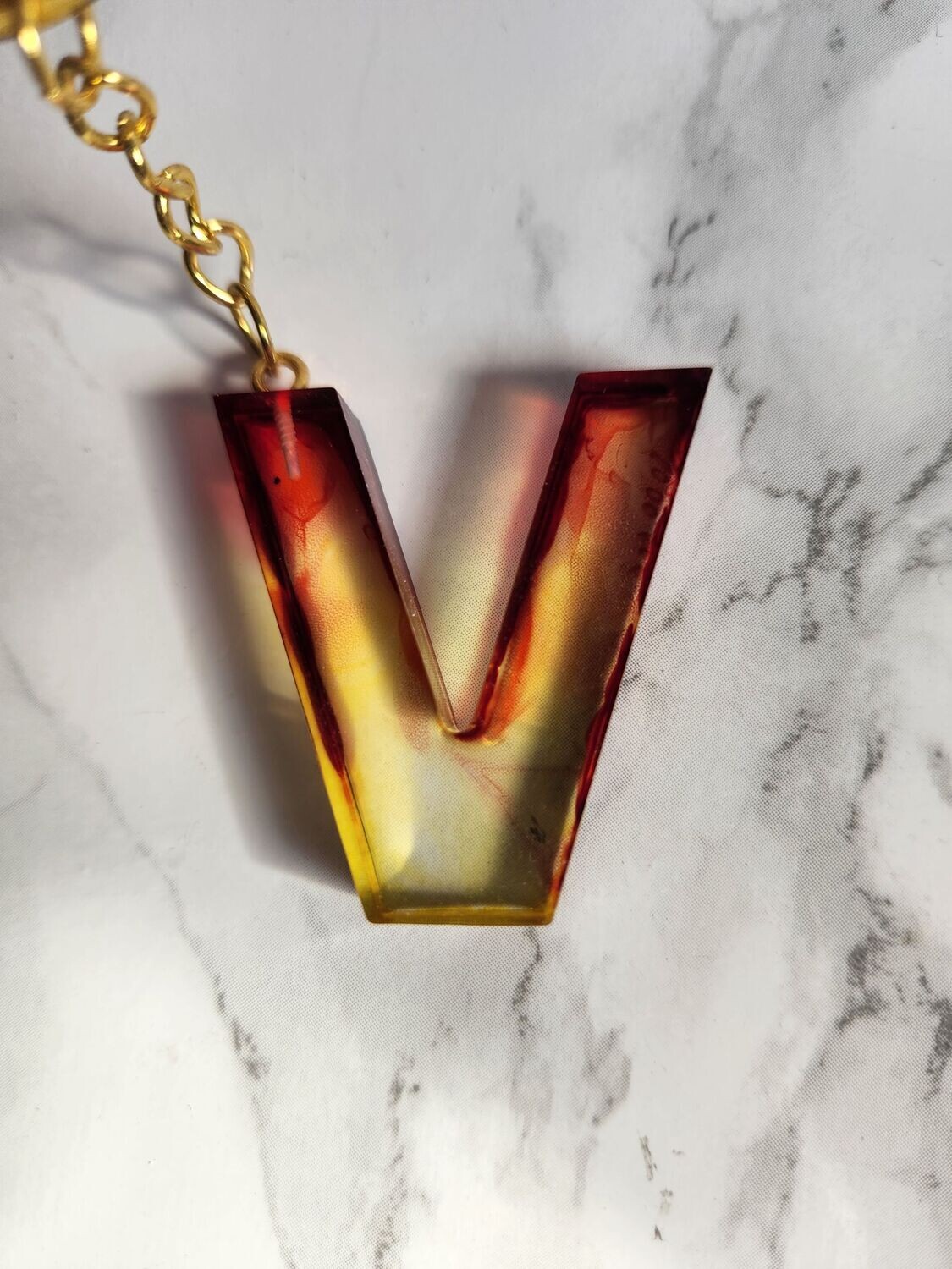 V encre alcool rouge et jaune