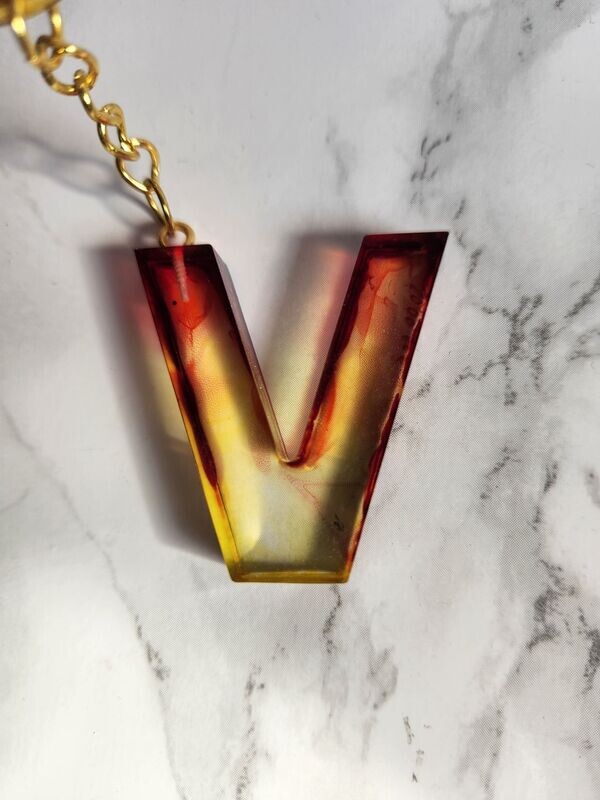 V encre alcool rouge et jaune