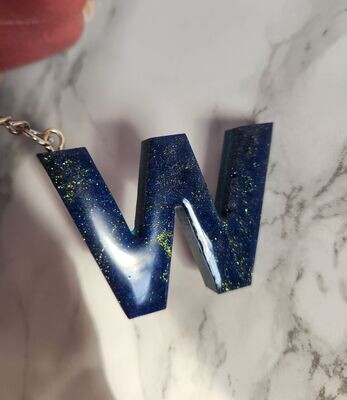 W bleu foncé pailleté