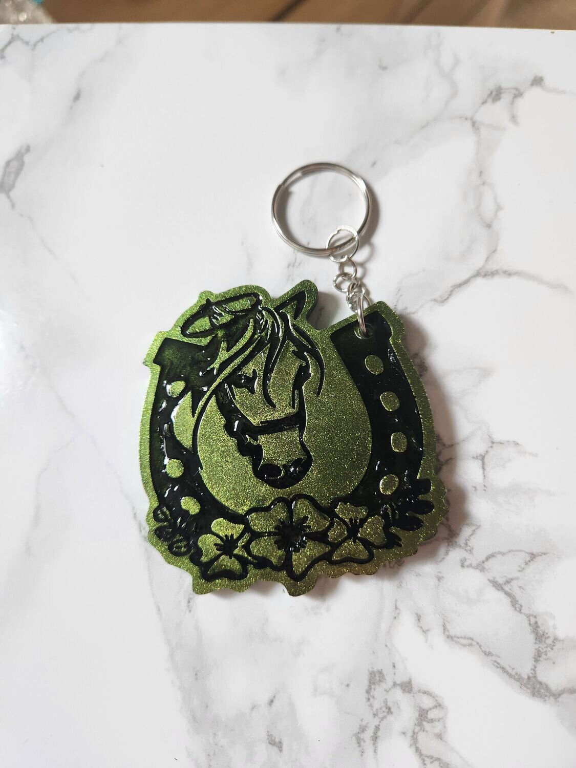 Porte clé Fer à cheval vert doré et noir