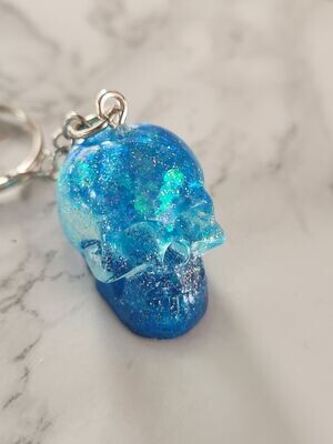 Porte clé mini crâne bleu holographique