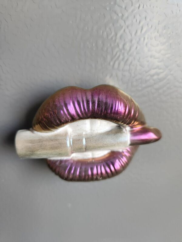 Magnet bouche rouge à lèvres caméléon