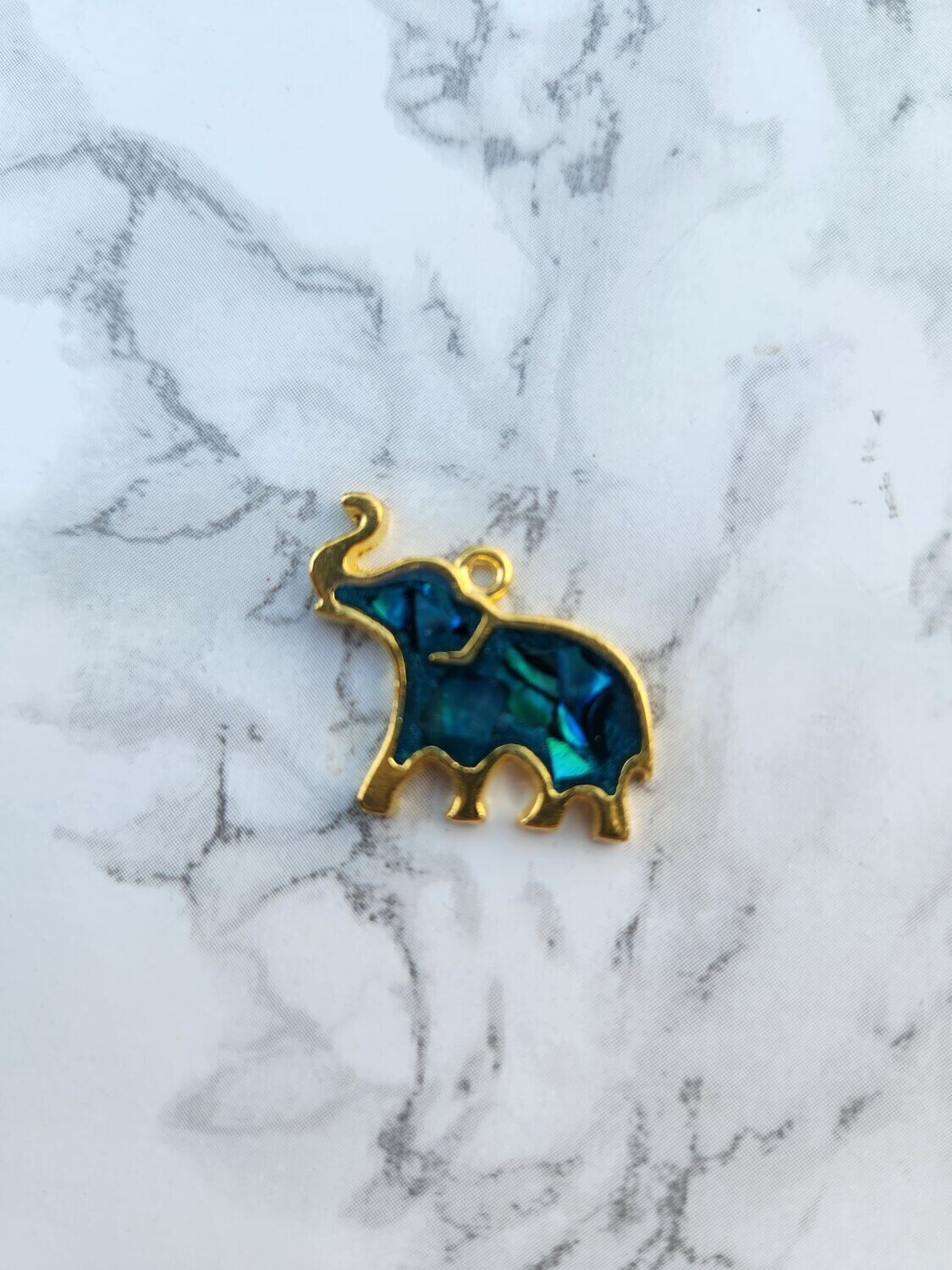 Pendentif éléphant nacre bleu turquoise