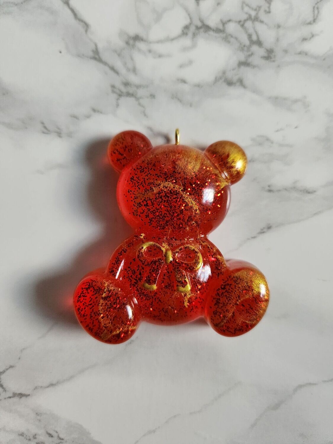 Ourson assis rouge et or
