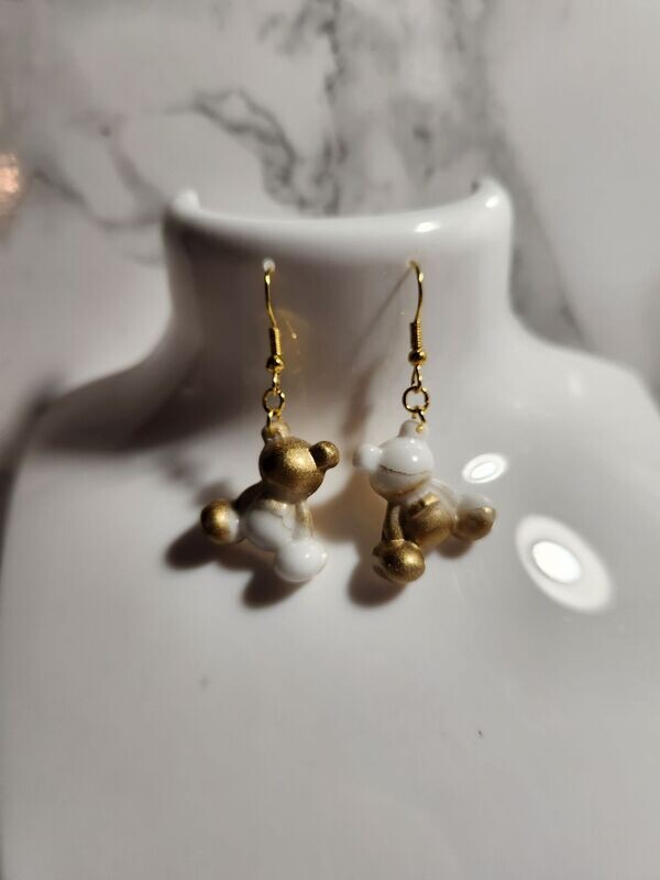 Boucles d'oreilles oursons assis blanc et or