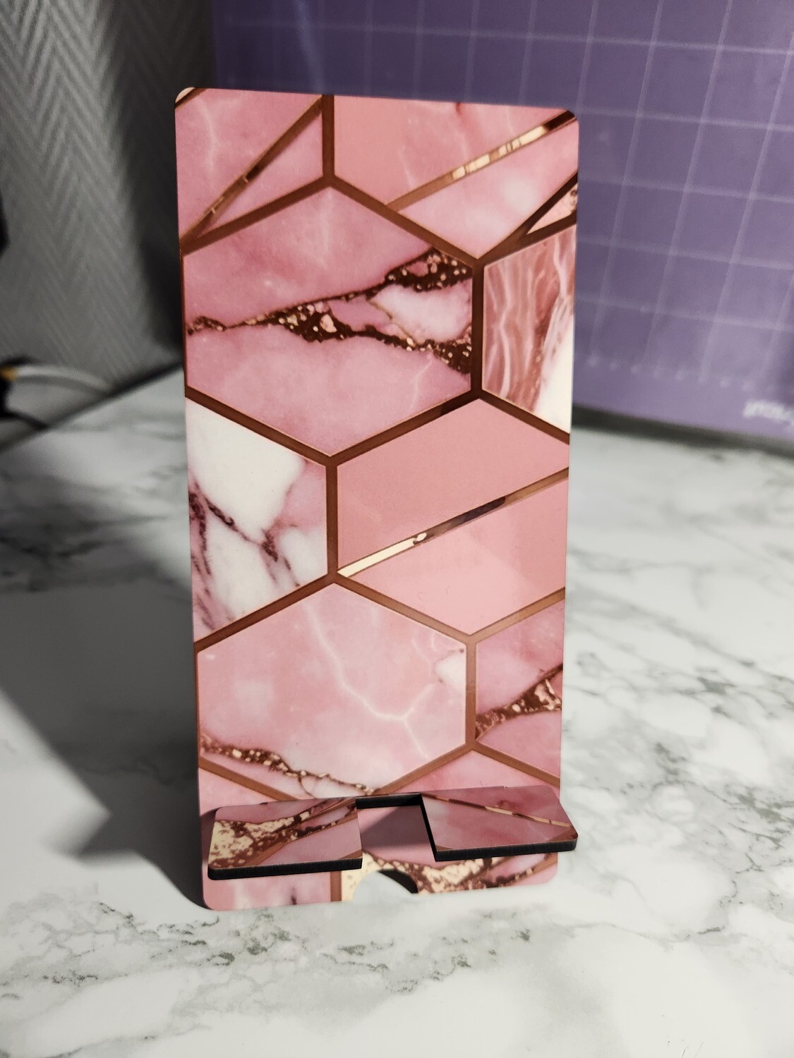 Support téléphone modèle marbré rose et or
