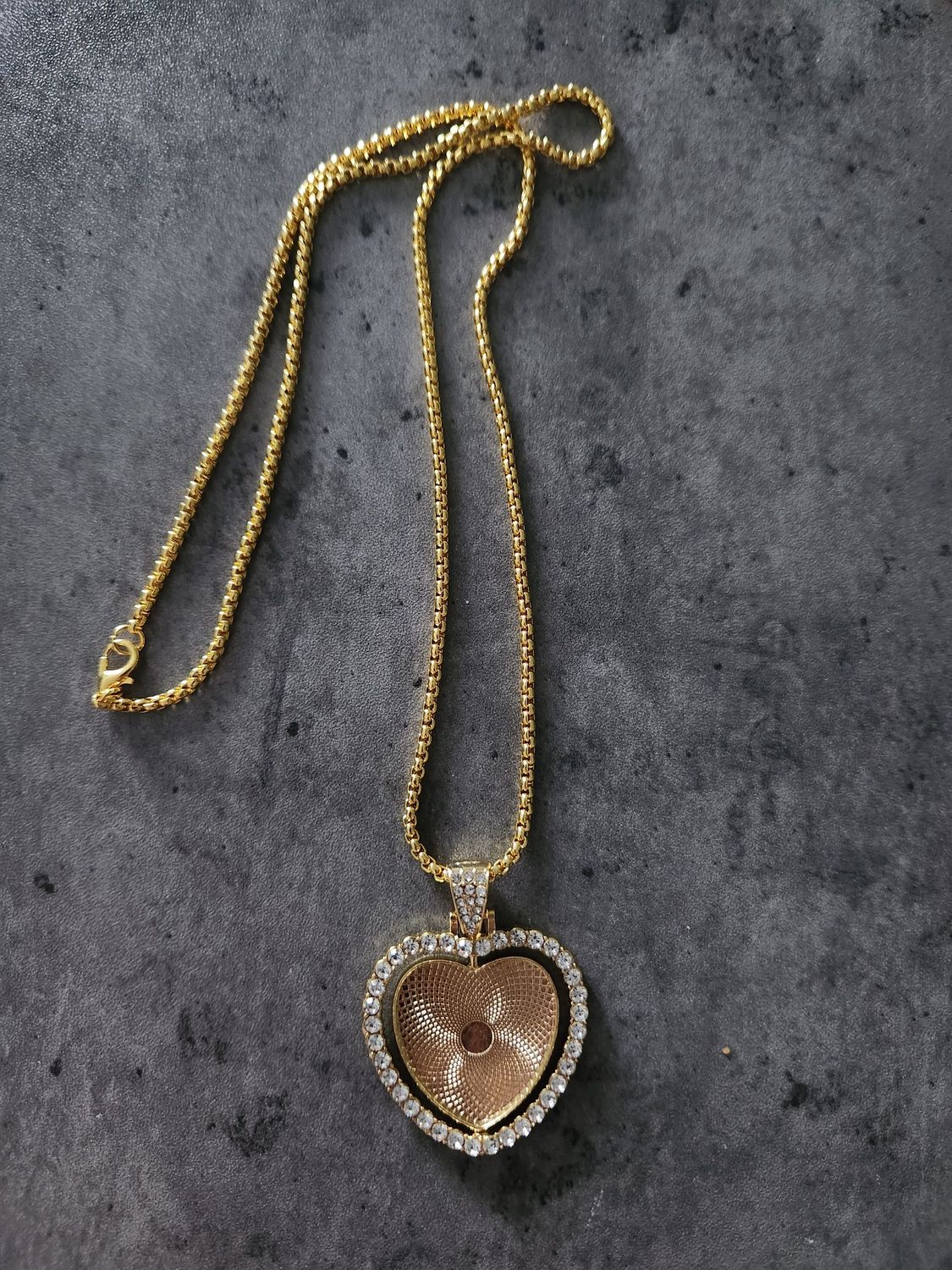 Collier pendentif coeur strass couleur or