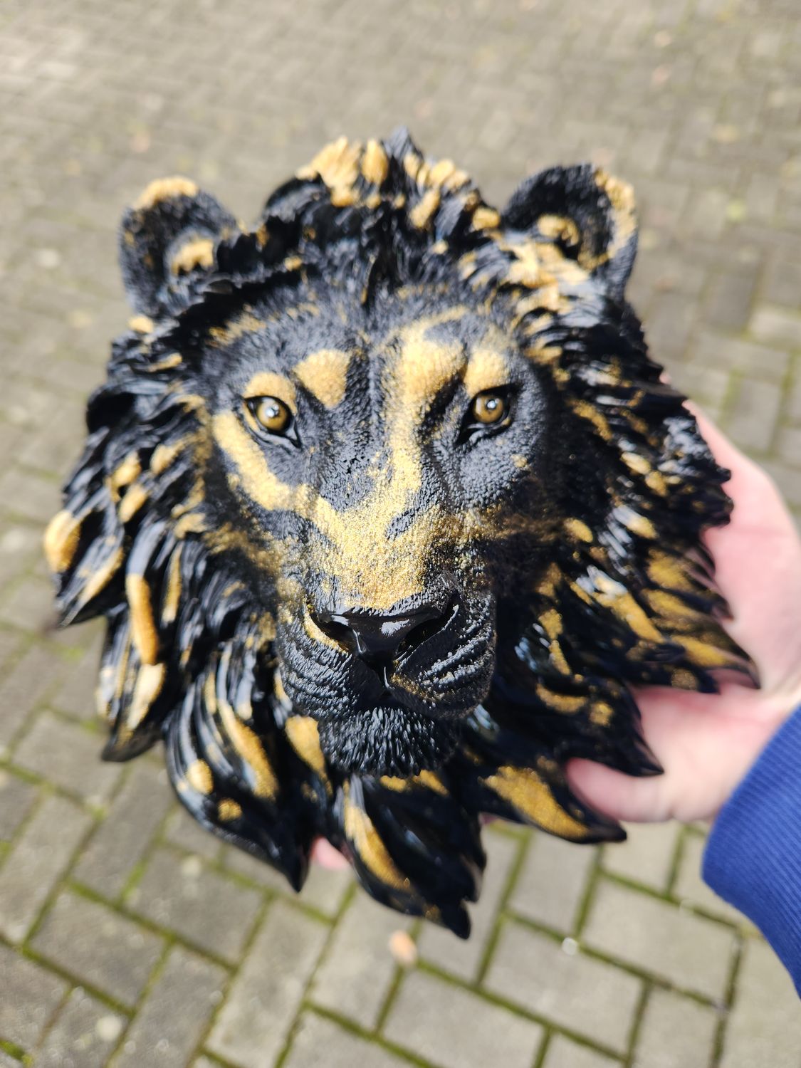Tête de lion murale noir et or