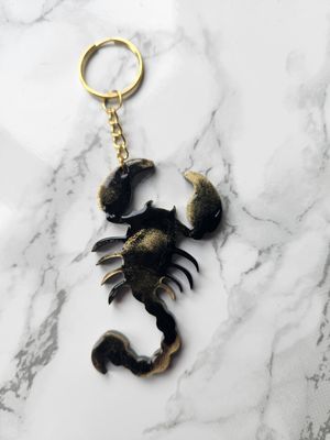 Porte clé Scorpion noir et or antique