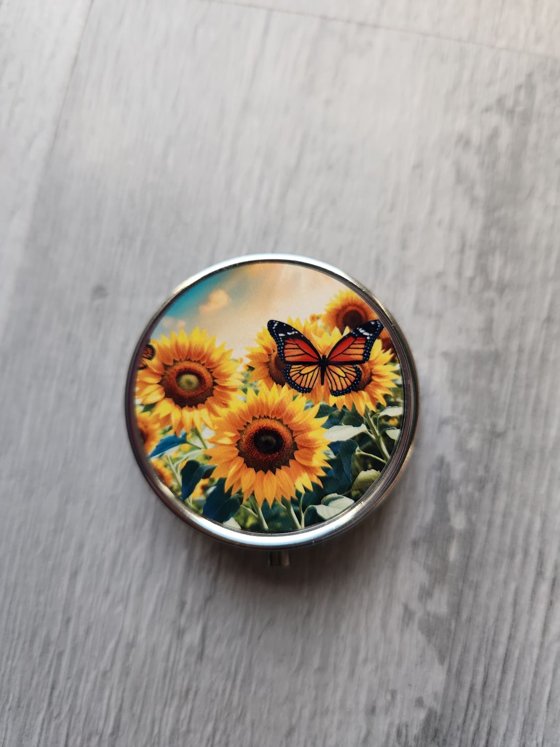 Pilulier modèle papillon tournesol