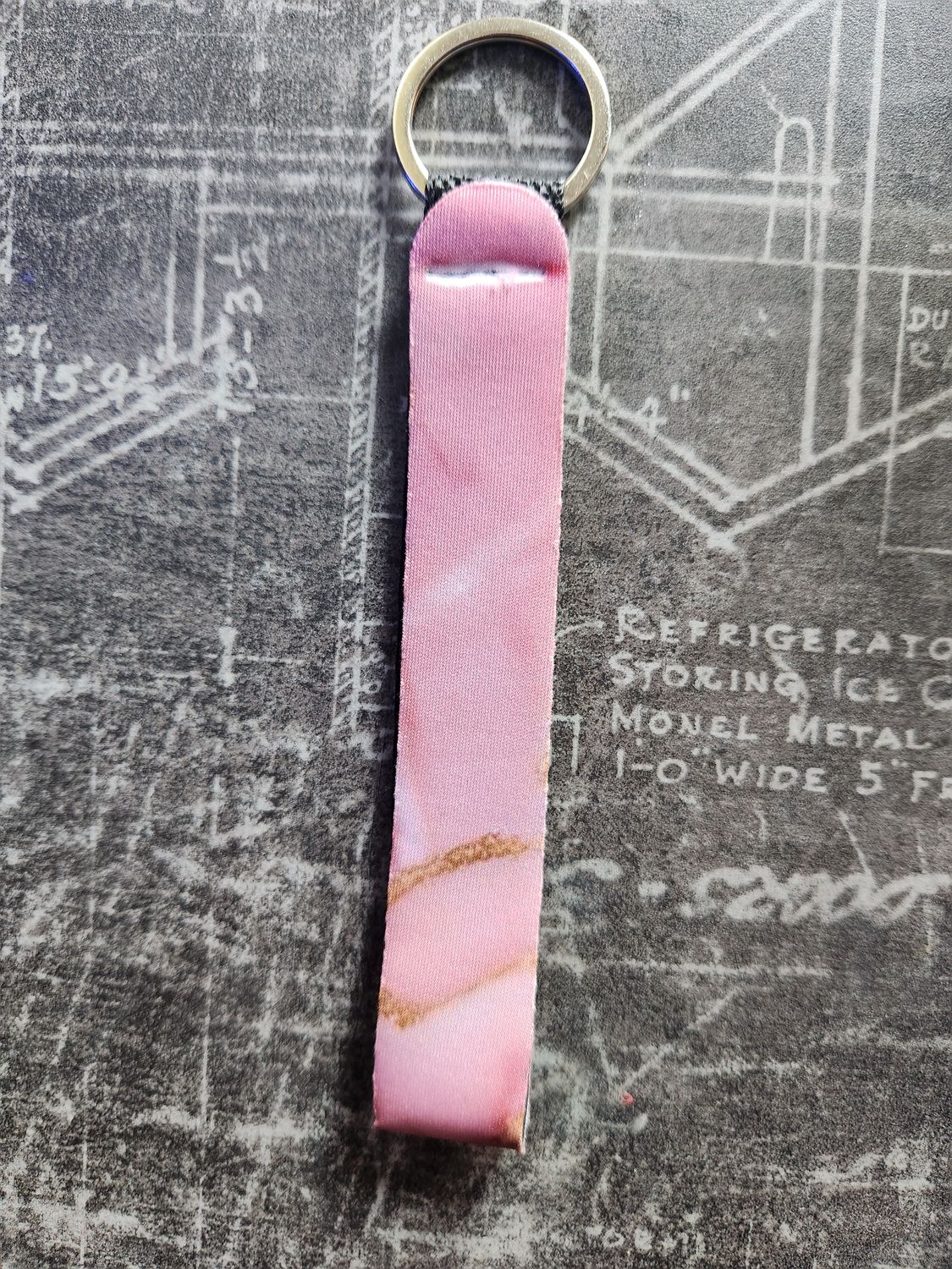 Porte clé lanière marbré rose et or