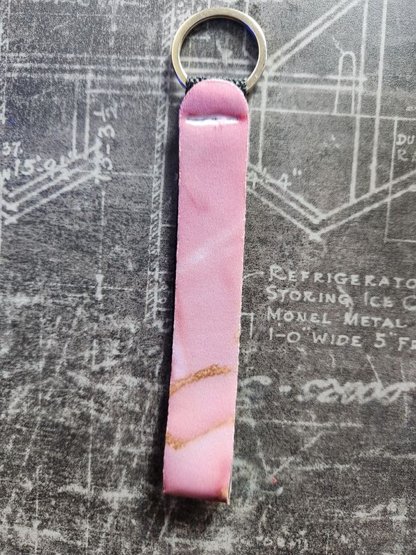 Porte clé lanière marbré rose et or