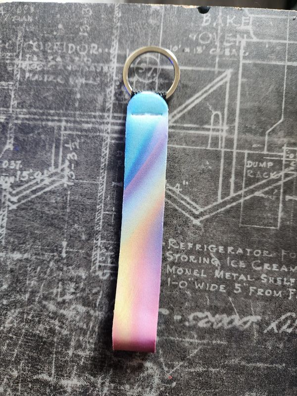 Porte clé lanière marbré arc en ciel