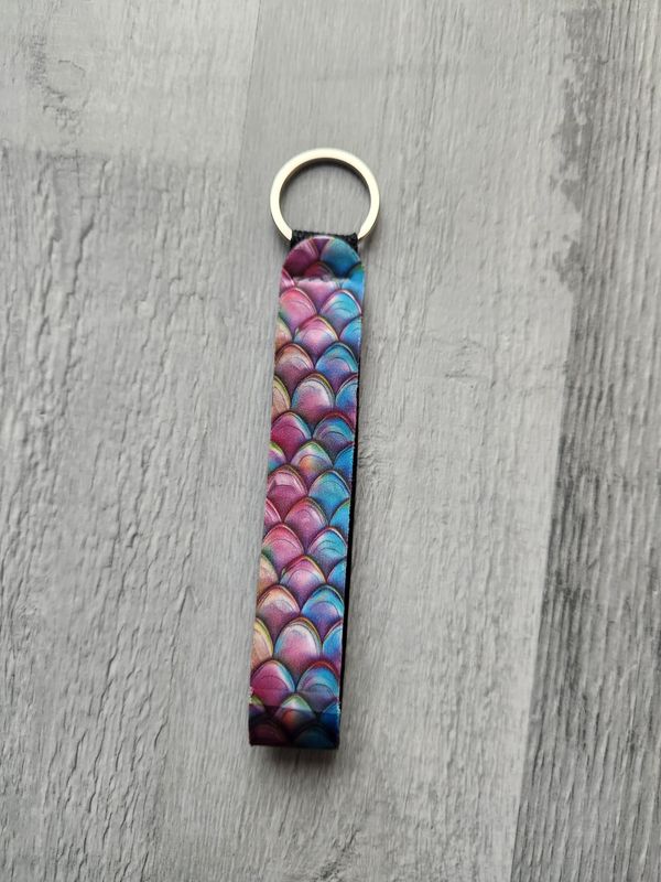 Porte clé lanière écailes multicolores