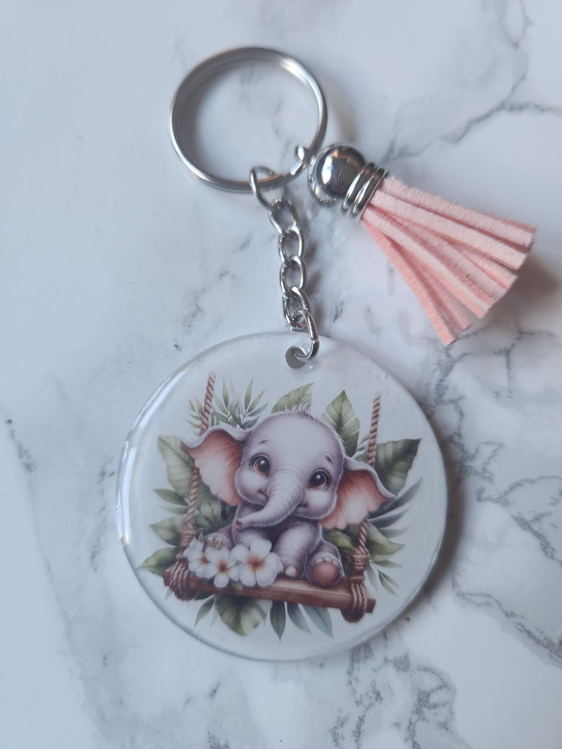 Porte clé éléphant sur sa balançoire