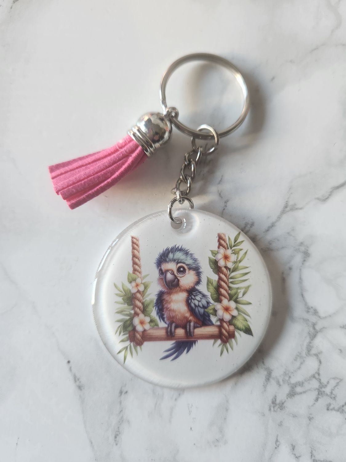 Porte clé perroquet sur sa balançoire
