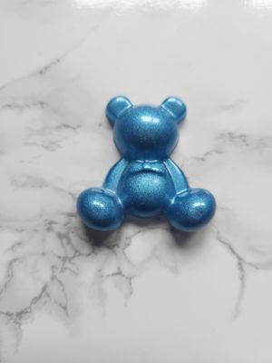 Ourson assis bleu métallique
