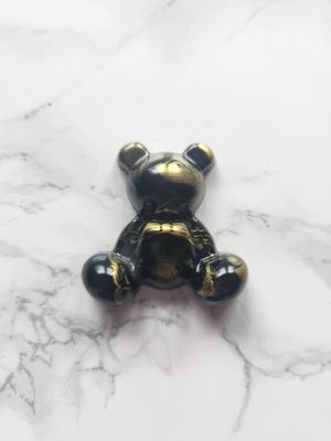 Ourson assis marbré noir et or #2