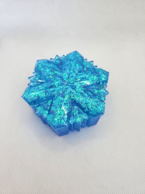 Boite flocon turquoice et confetti holographiques