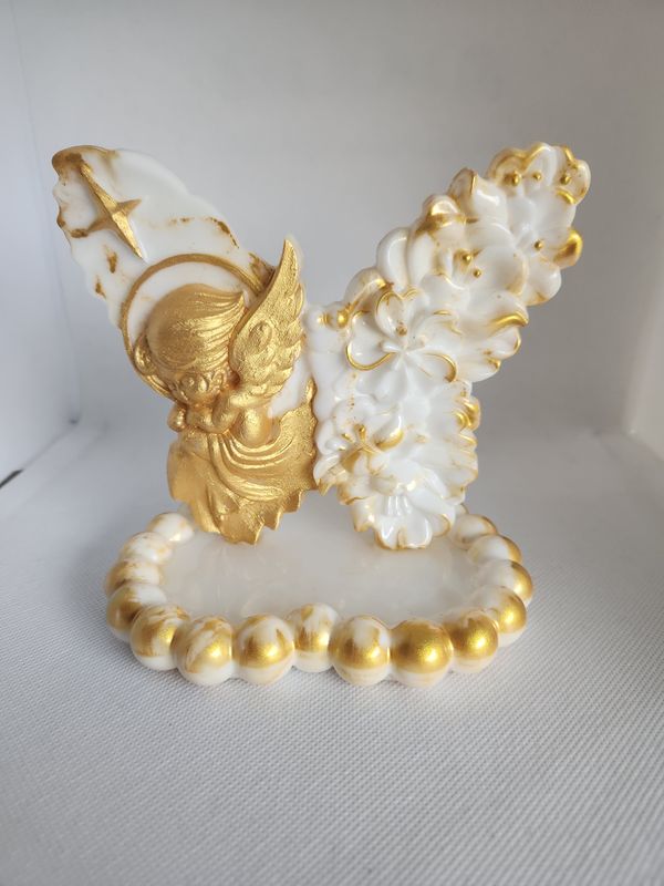 Ange papillon sur socle blanc et or