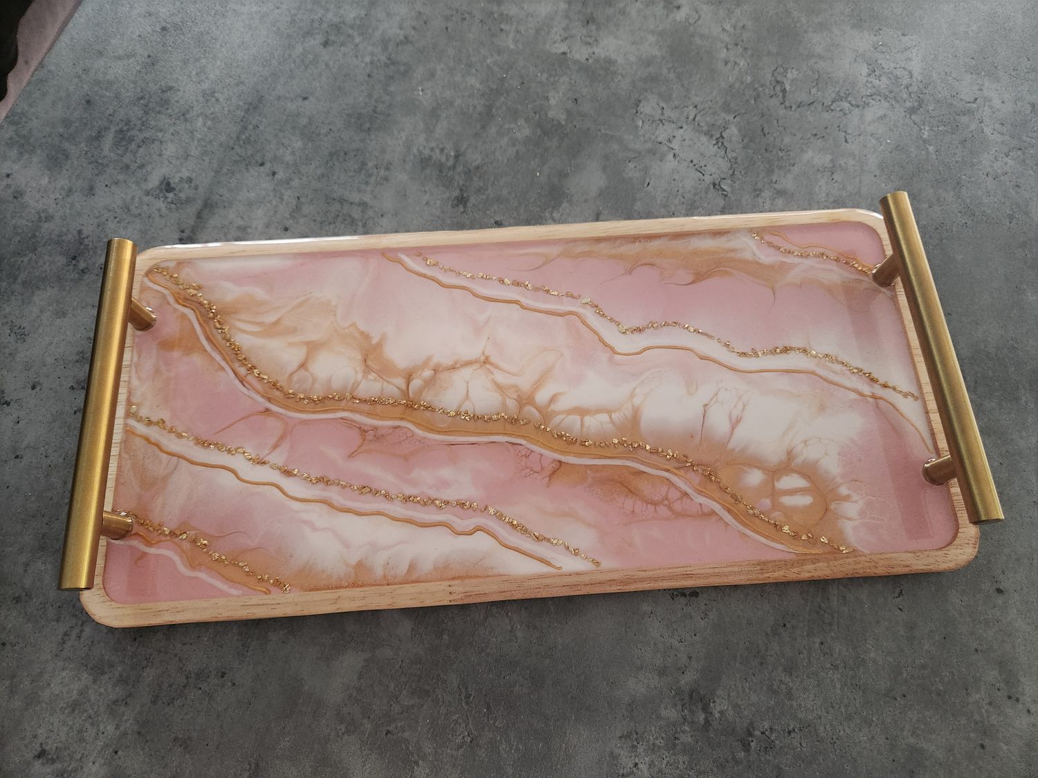 Plateau long marbré géode rose blanc et or
