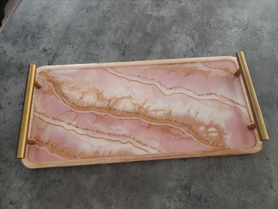 Plateau long marbré géode rose blanc et or