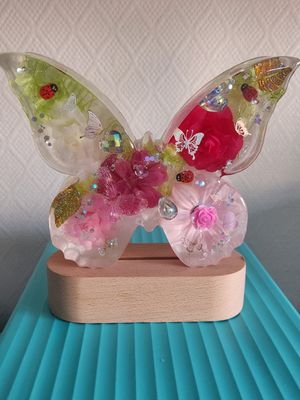 Papillon XL sur socle lumineux