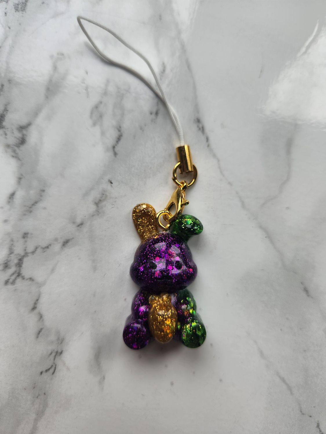 Bijou lapin multicolore carotte dorée