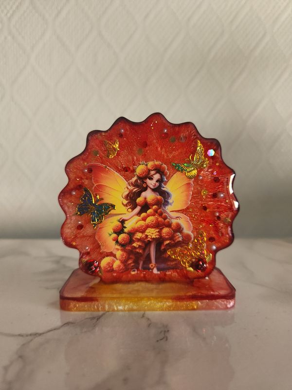 Déco fée rouge et jaune sur socle