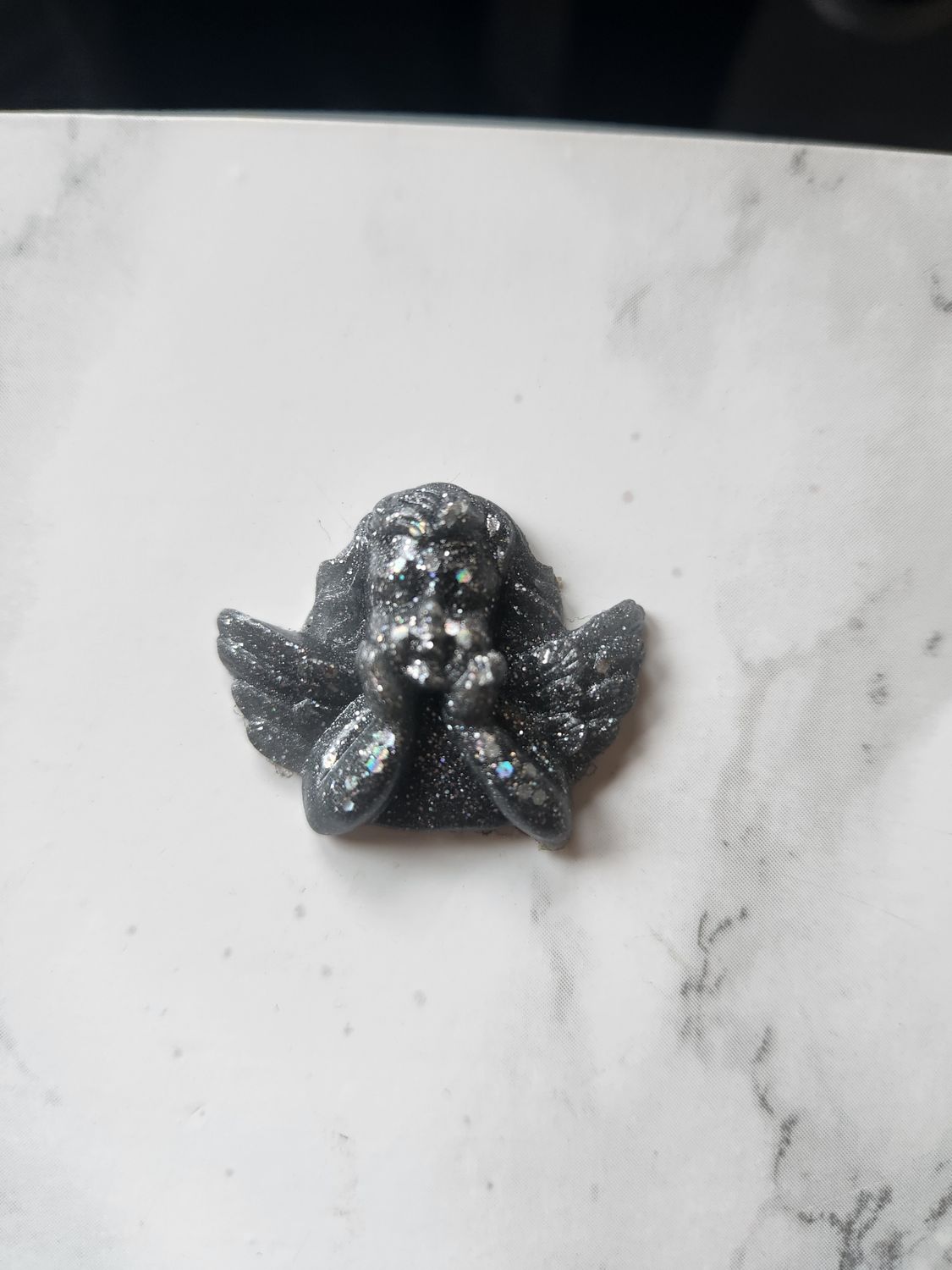 Magnet petit ange argenté pailleté 