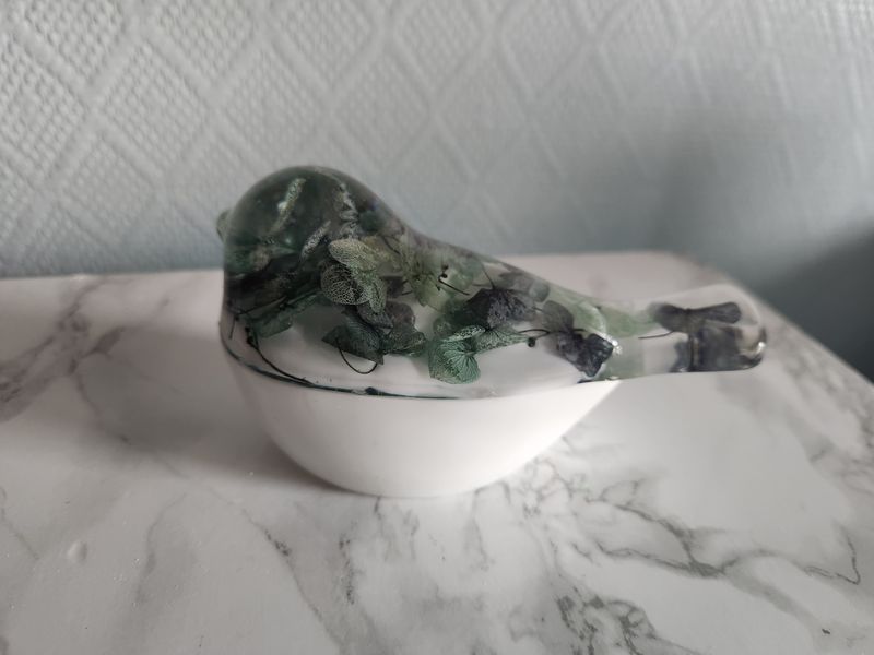 Boite oiseau fleurs séchées et bas blanc