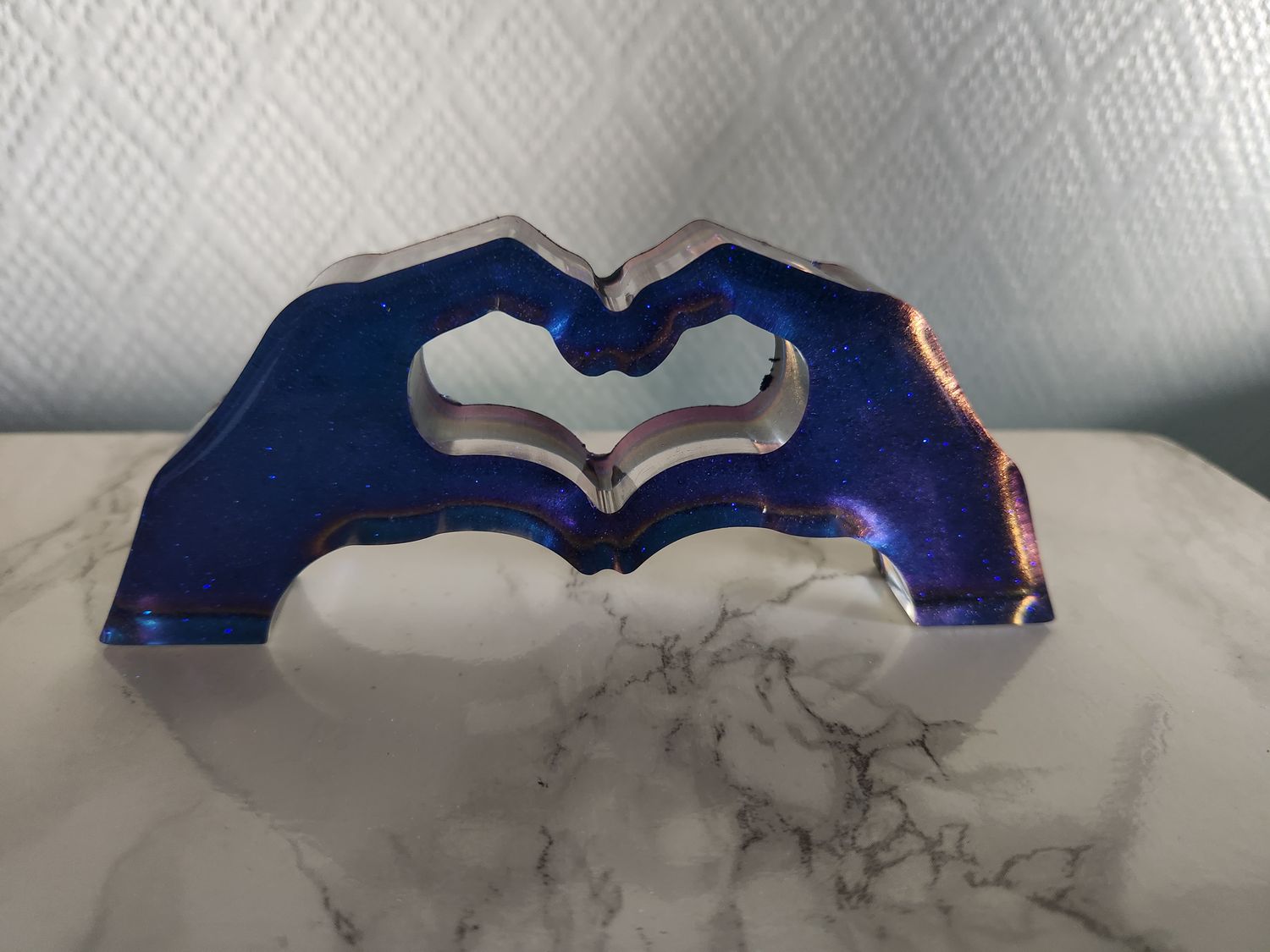 Mains forme coeur bleu caméléon pailleté